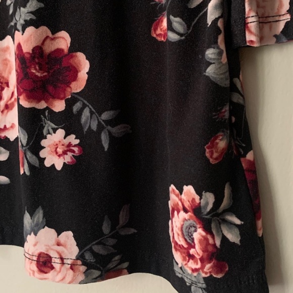 Pretty Floral Top - Picture 3 of 4